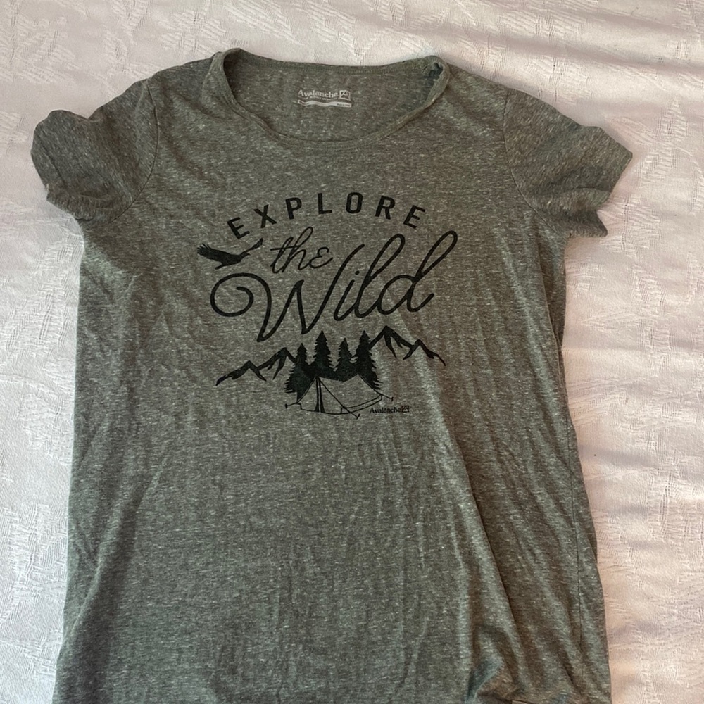 Avalanche tee “Explore the Wild”